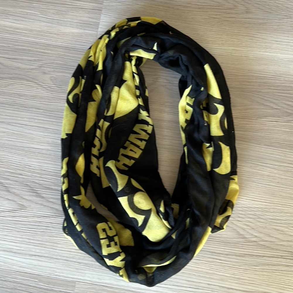 Iowa Hawkeyes Infinity Scarf Black/Yellow Lightweight University Sheer